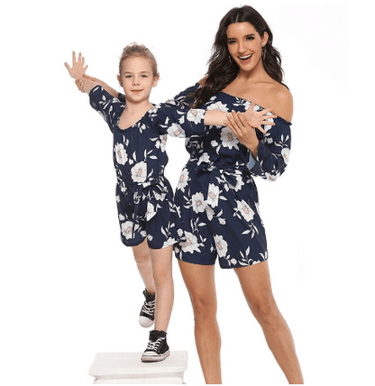 Tenue mère fille assortie avec des fleurs