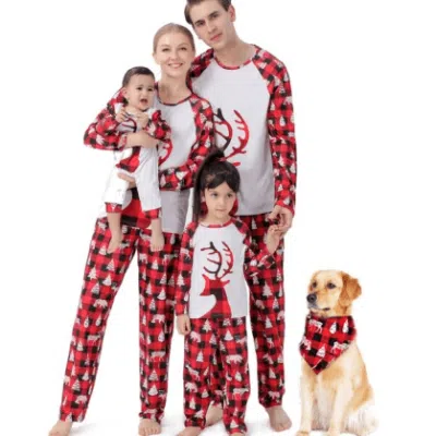 Matching Christmas Pajamas Family and Dog